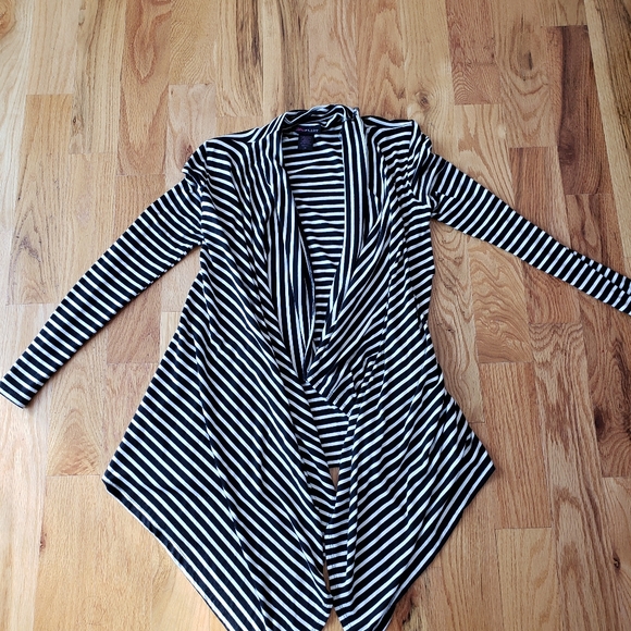 Black and white stripes top - Picture 4 of 6